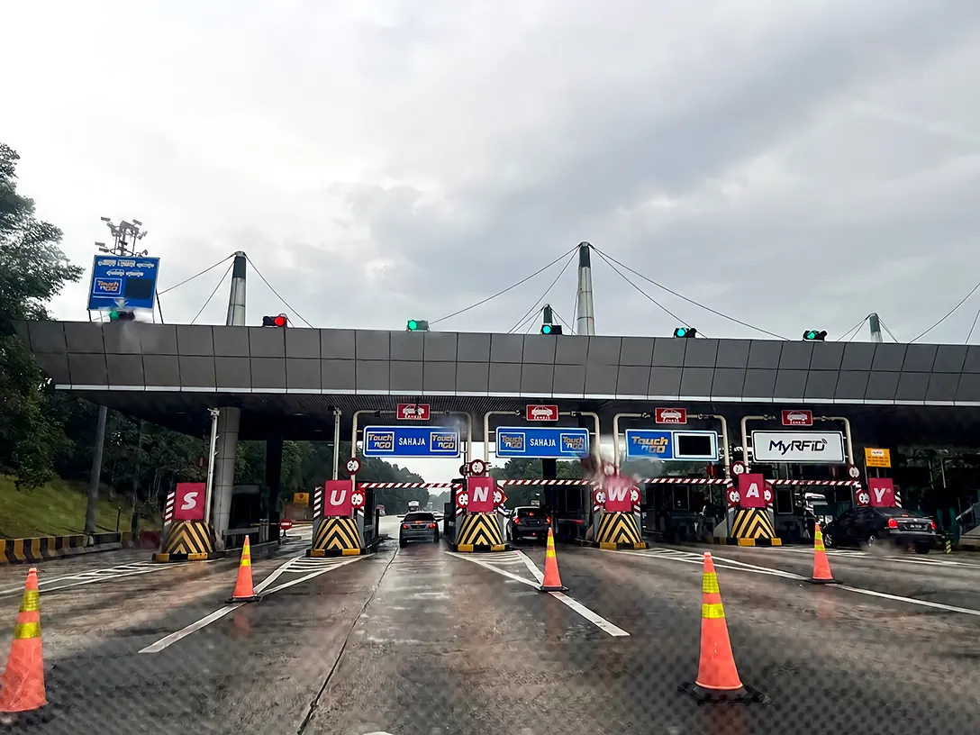 Lima Kedai Toll Plaza