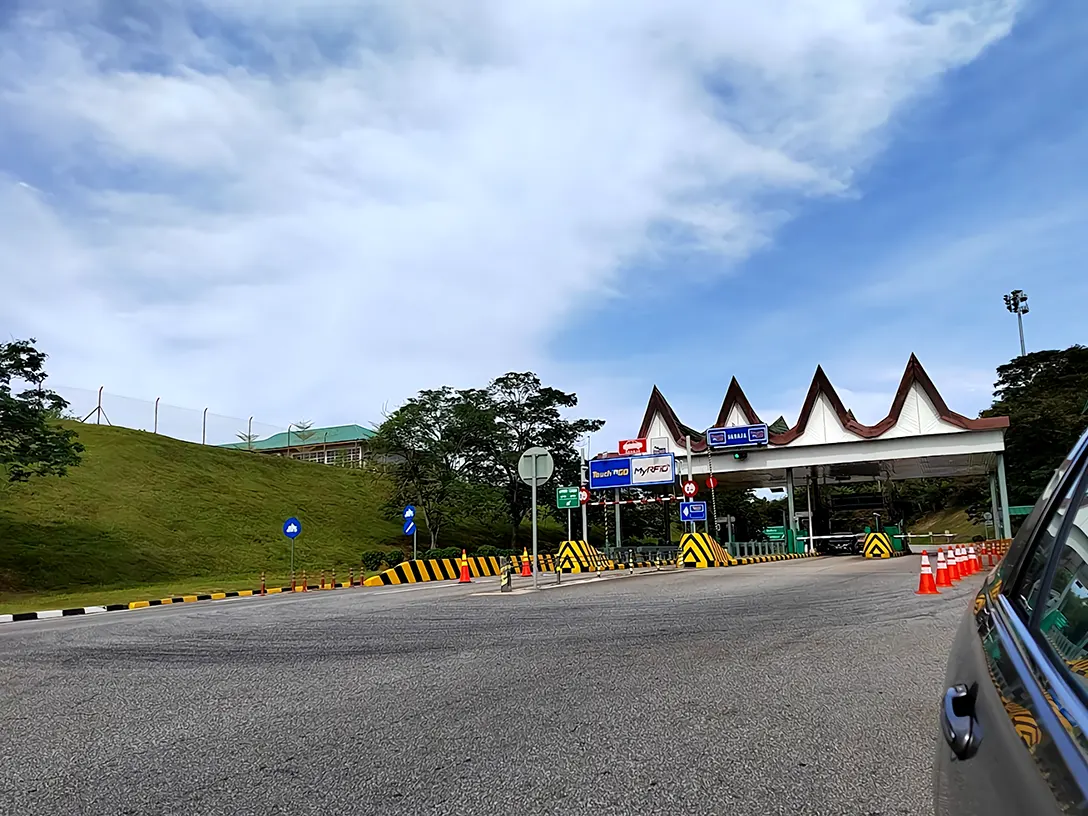 Pedas Linggi Toll Plaza