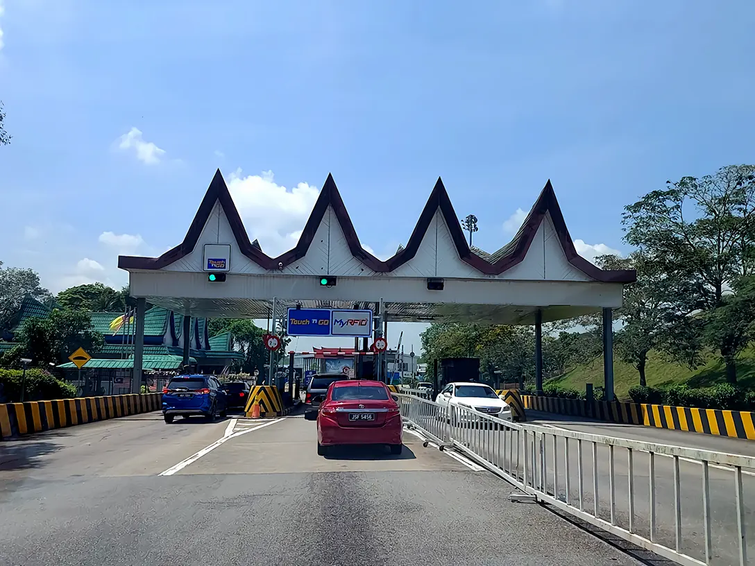 Pedas Linggi Toll Plaza