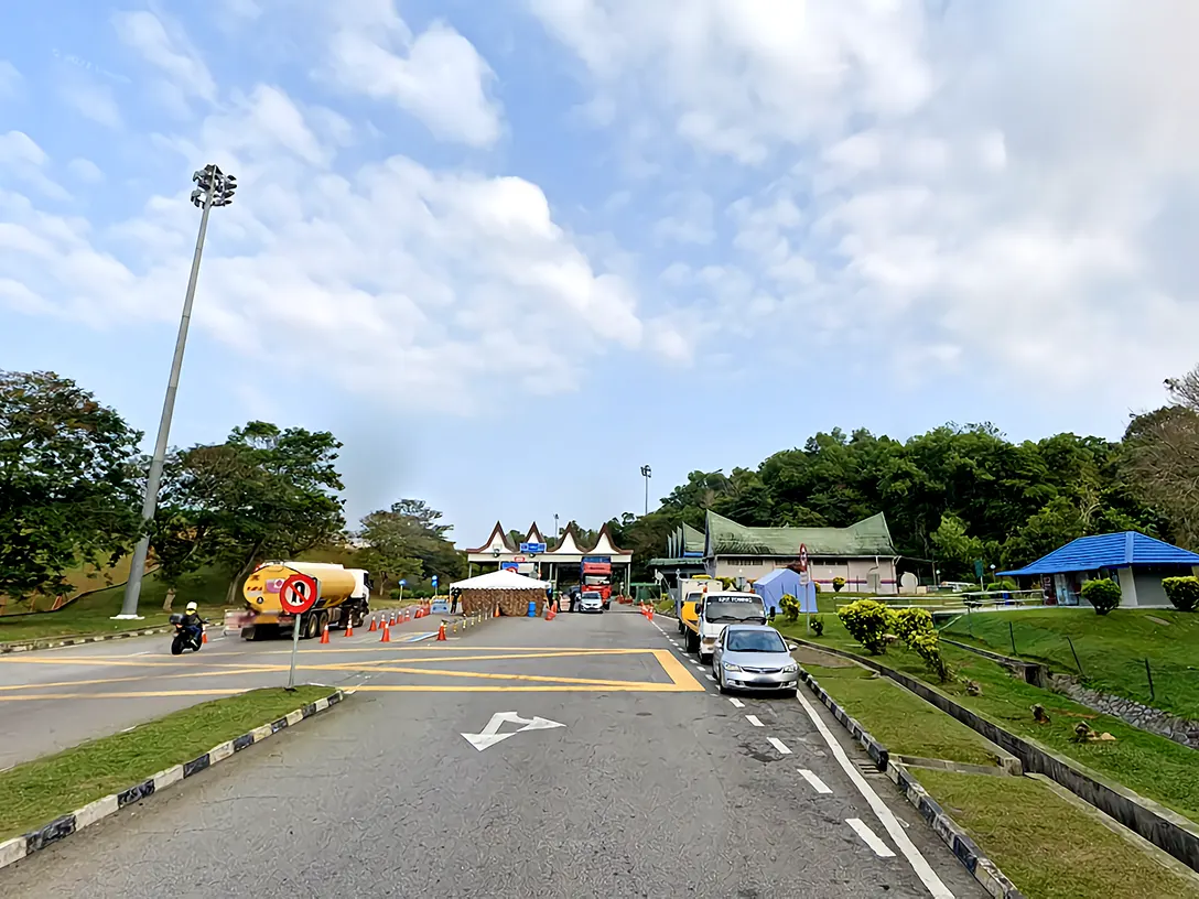 Pedas Linggi Toll Plaza