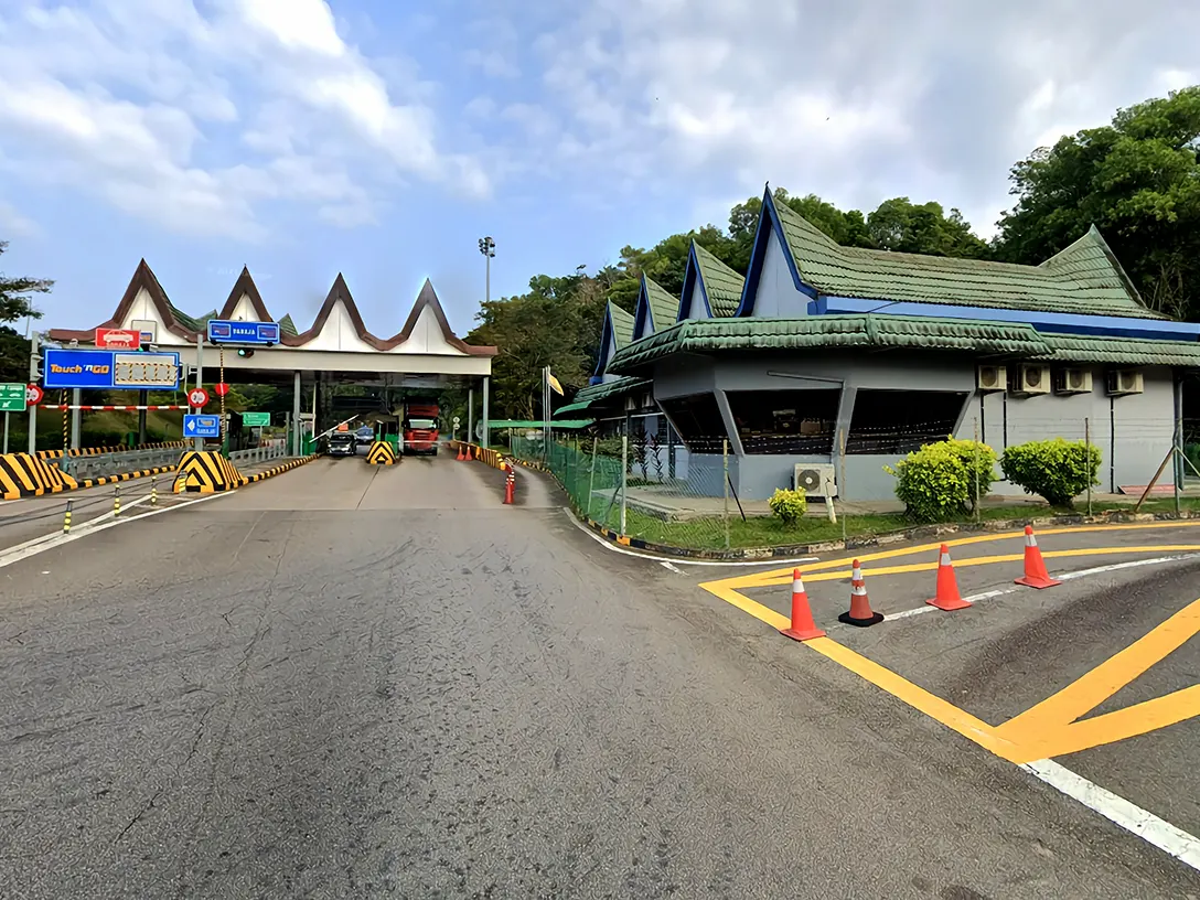 Pedas Linggi Toll Plaza