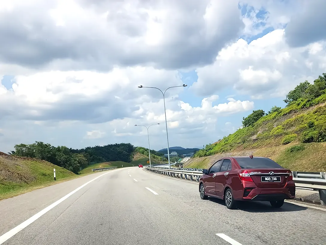 Road leading to the toll plaza