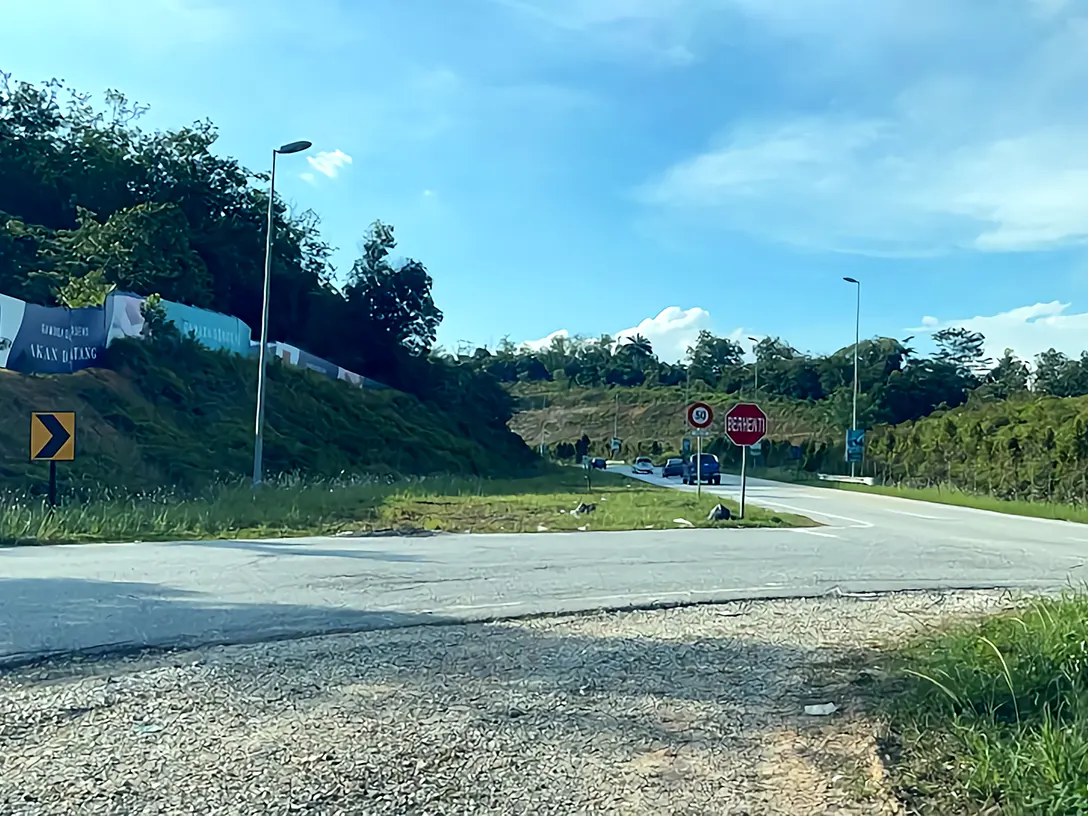 Road leading to the toll plaza