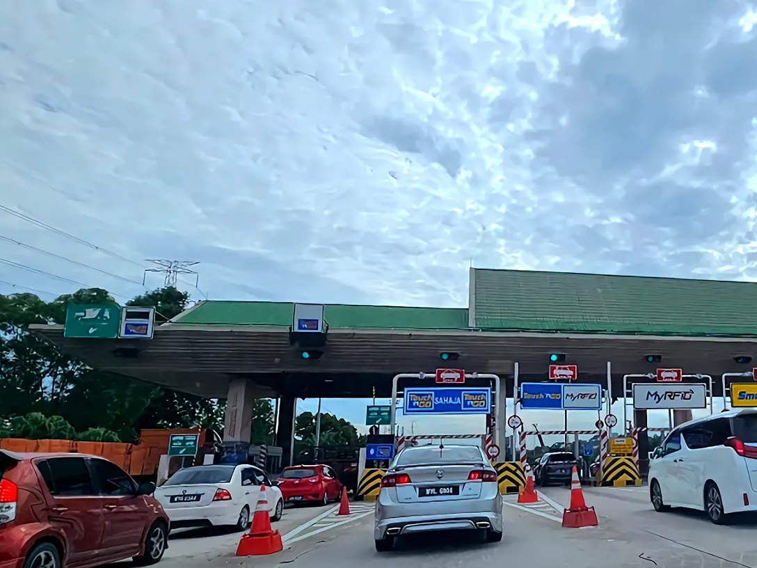 Setia Alam Toll Plaza