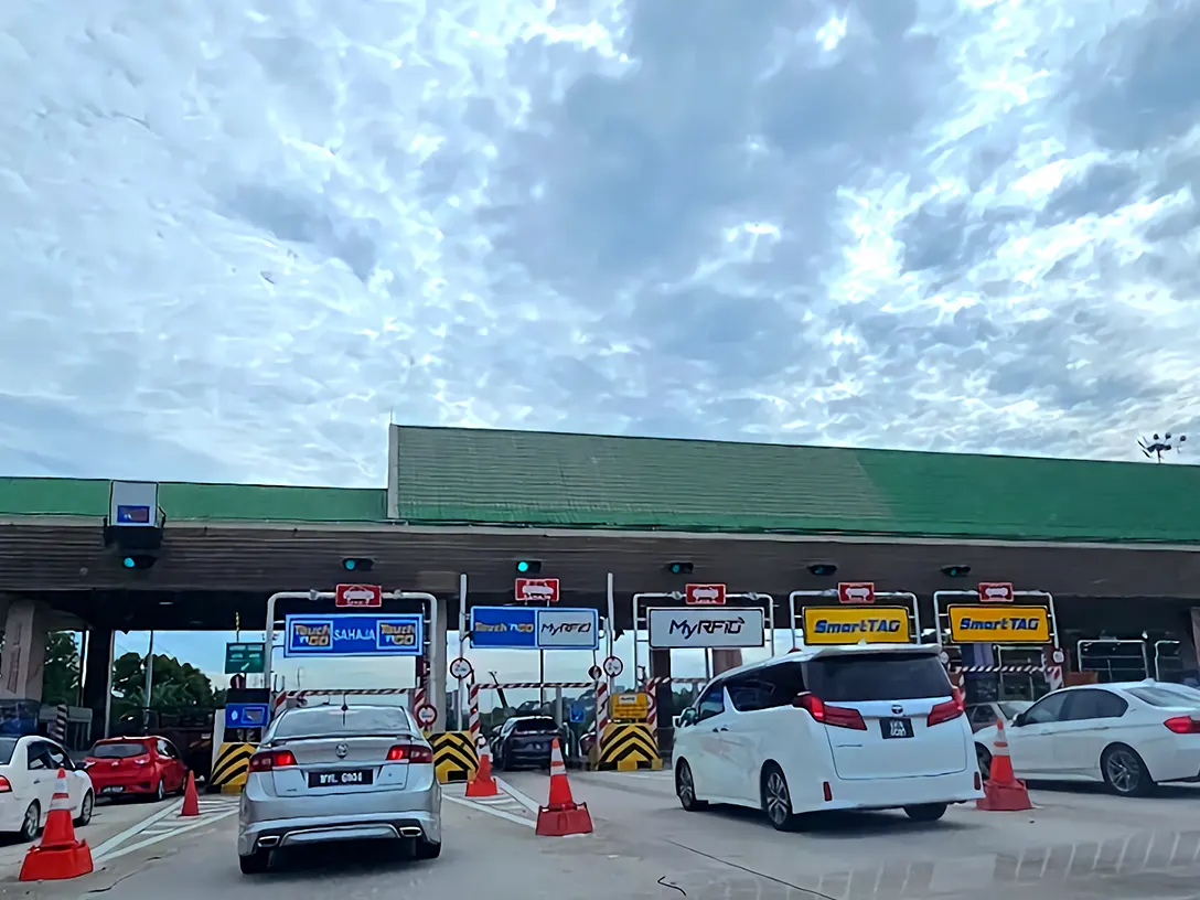 Setia Alam Toll Plaza