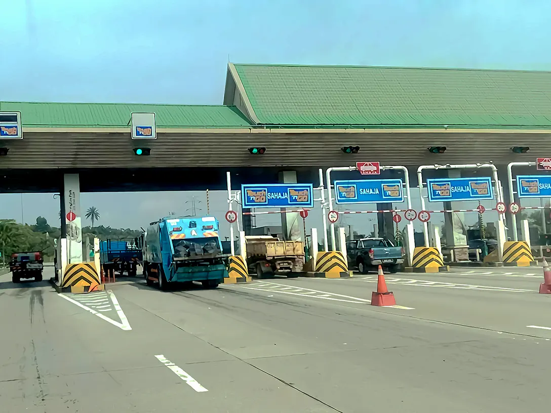 Setia Alam Toll Plaza