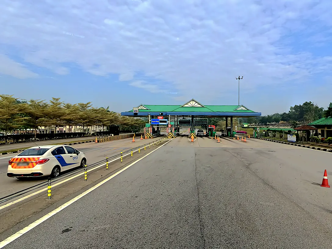 Yong Peng Utara toll plaza