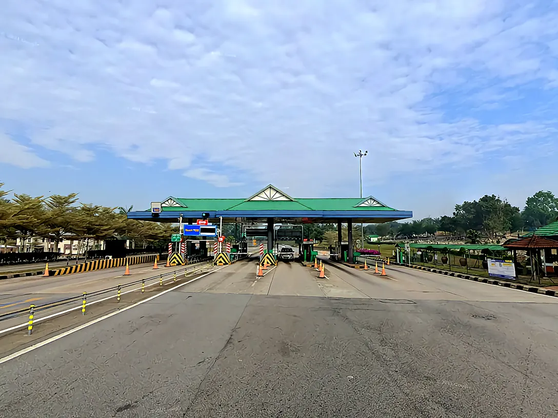 Yong Peng Utara toll plaza